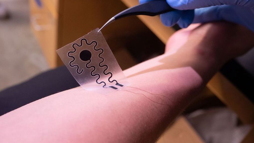 Soft, stretchable electrode recreates sensations of vibration or pressure on the skin through electrical stimulation