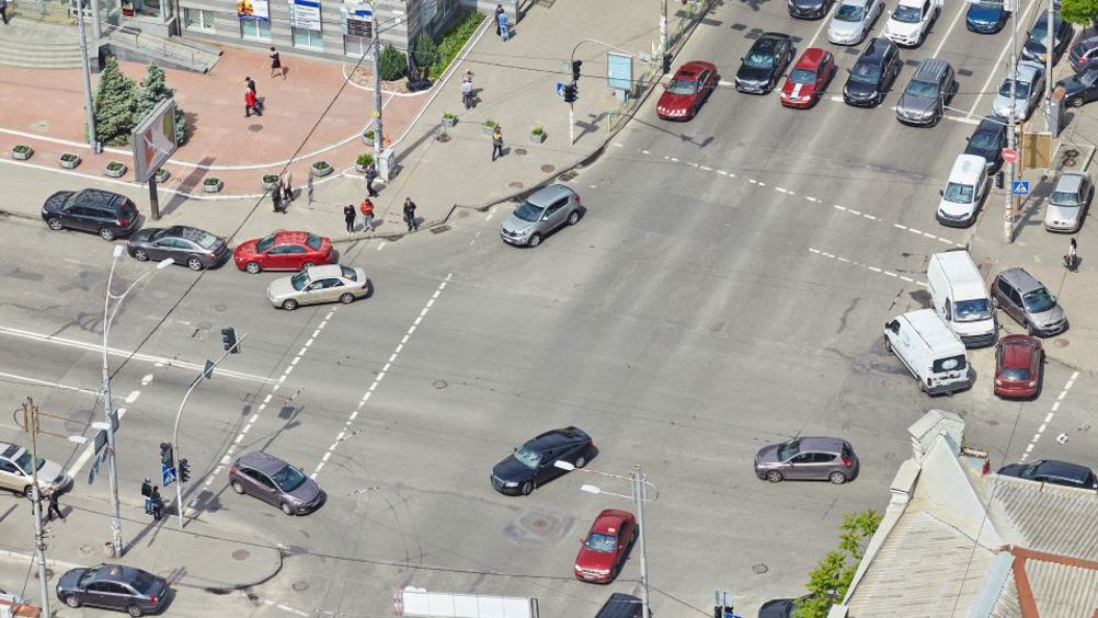 A new method has been used to understand how pedestrians, cyclists and vehicles interact, particularly at traffic signals
