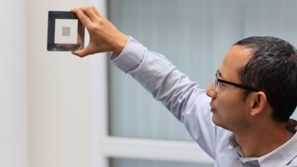 Dr Pawan Shrestha with the Allfocal lightguide prototype