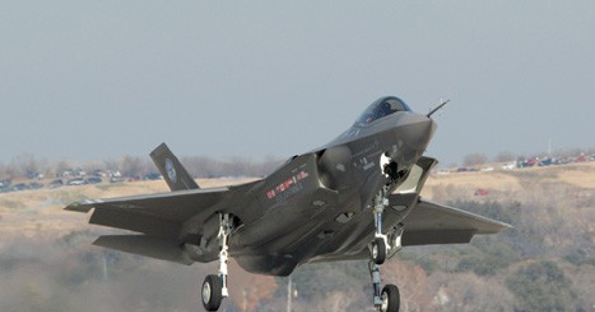 First F-35B hover over Fort Worth