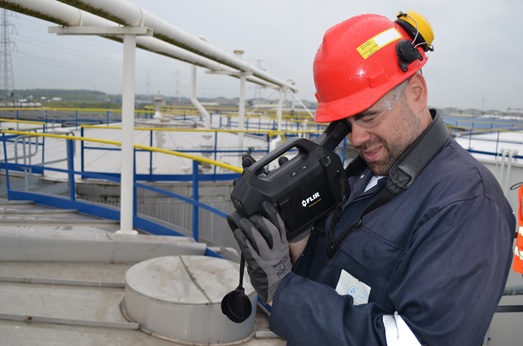 Fast and intrinsically safe storage tank monitoring