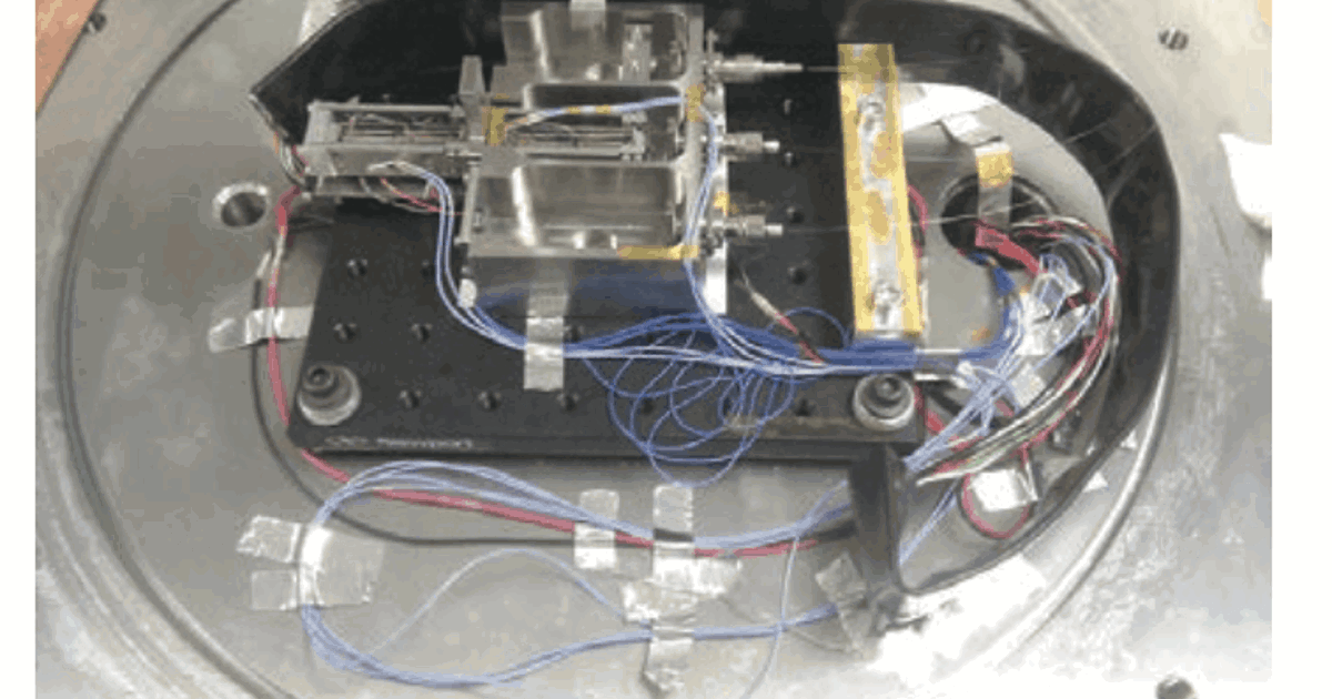 Nanometric linear piezo-actuator with integrated strain gages for high ...